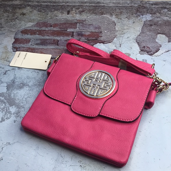 🆕Pink Fuchsia Color Crossbody or Shoulder Purse Flap magnetic closure. - Picture 12 of 12